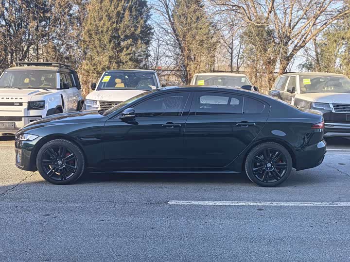 Фото 3 - Jaguar XE L