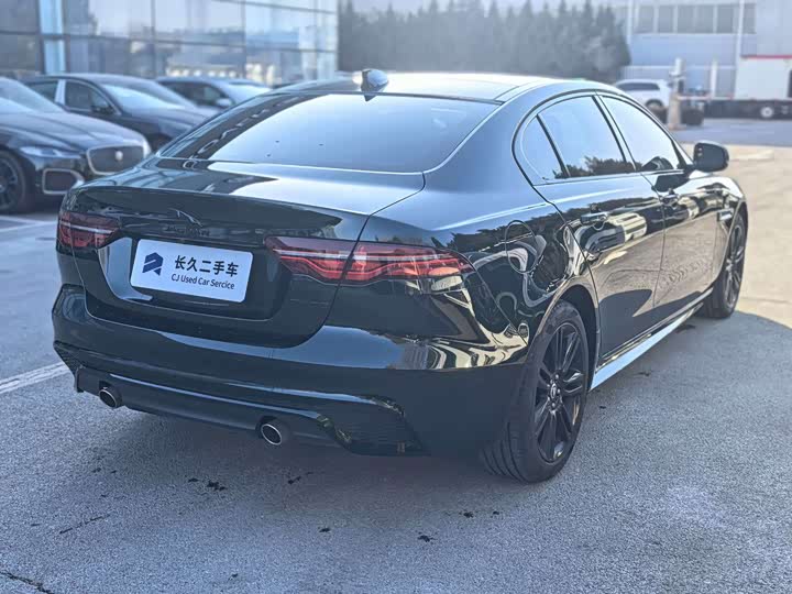 Фото 4 - Jaguar XE L