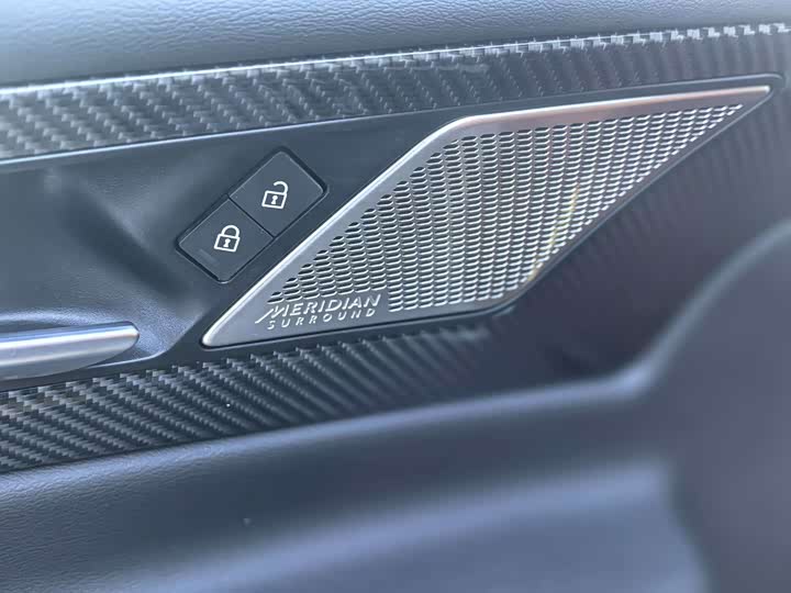 Фото 9 - Jaguar XE L