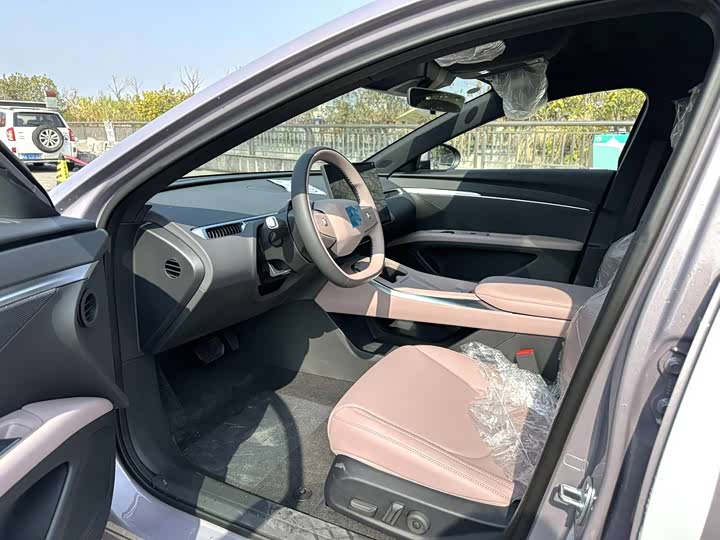 Фото 4 - XPeng Mona M03