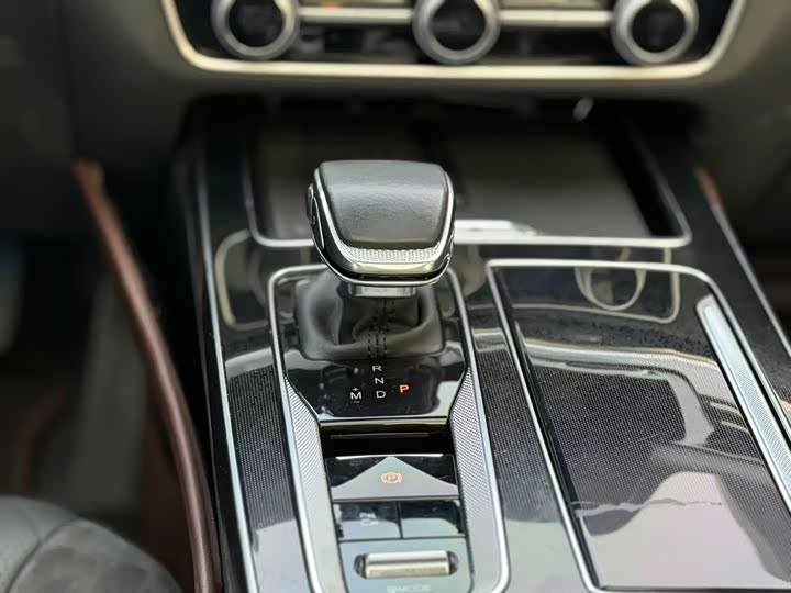 Фото 8 - Hongqi HS5