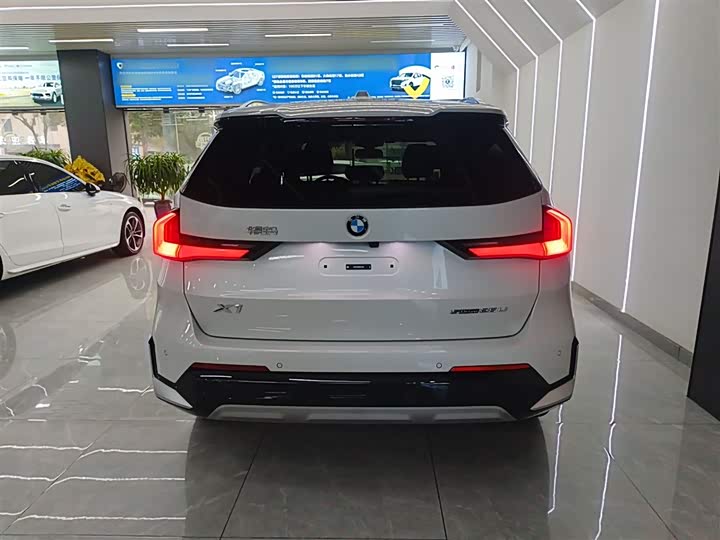 Фото 6 - BMW X1