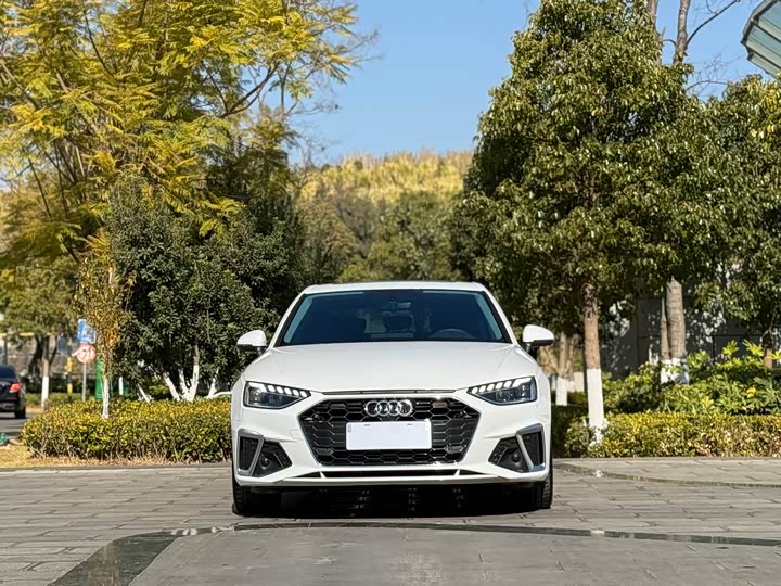 Фото 2 - Audi A4L