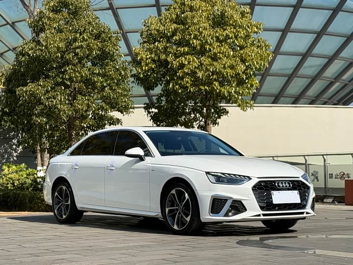 Фото 3 - Audi A4L