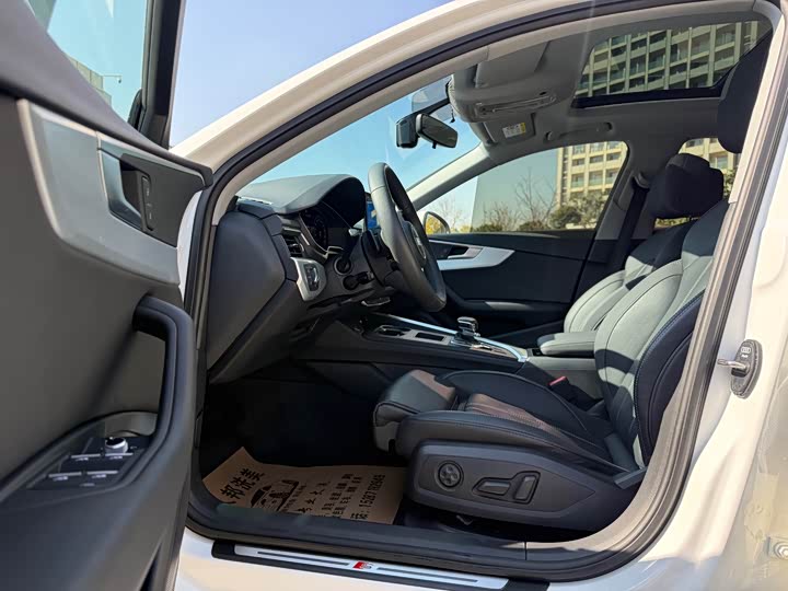 Фото 4 - Audi A4L