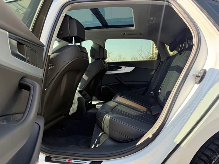 Фото 6 - Audi A4L