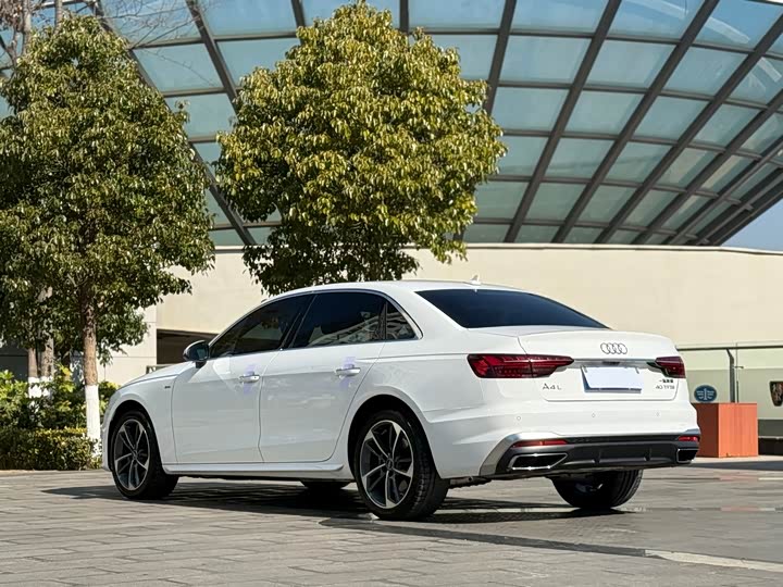 Фото 9 - Audi A4L