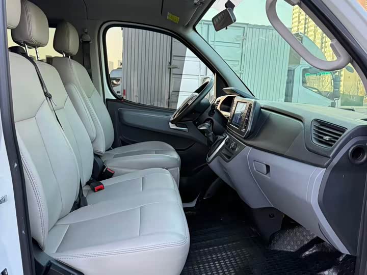 Фото 7 - Maxus V80