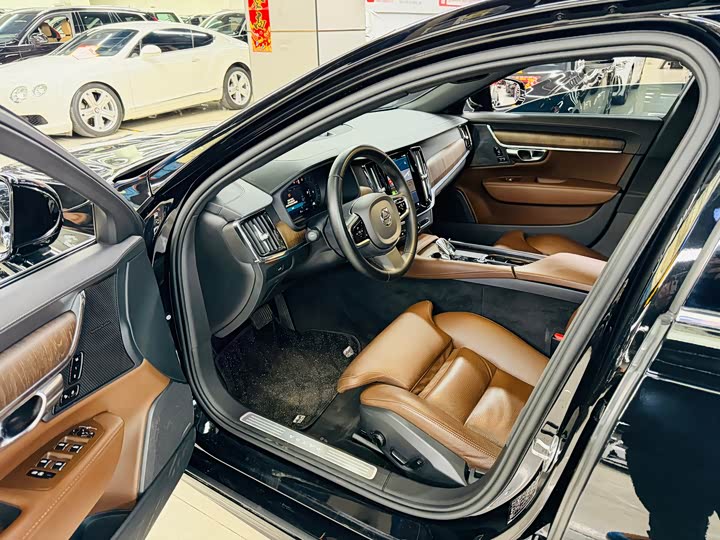 Фото 4 - Volvo S90