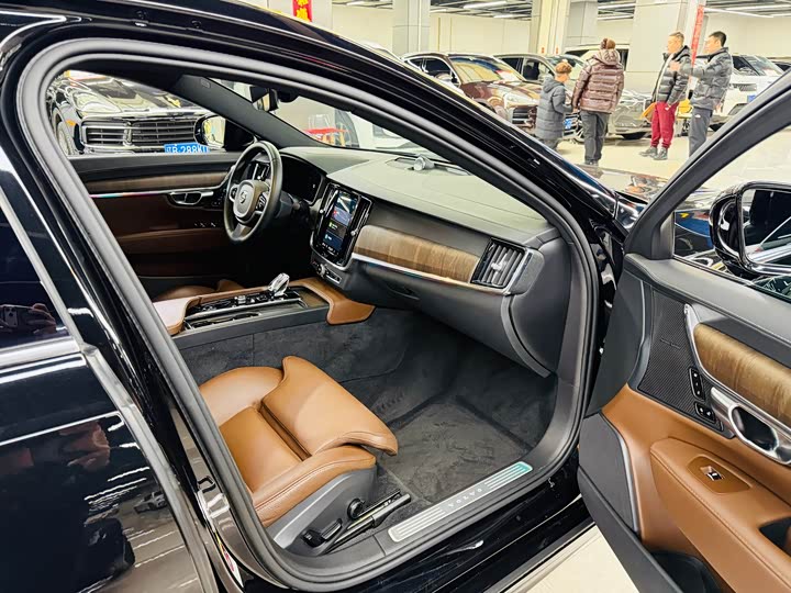 Фото 9 - Volvo S90