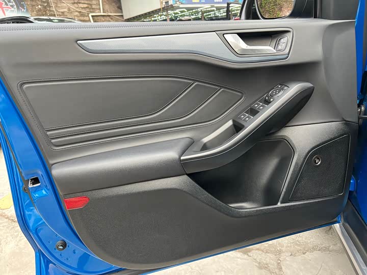 Фото 7 - Ford Focus