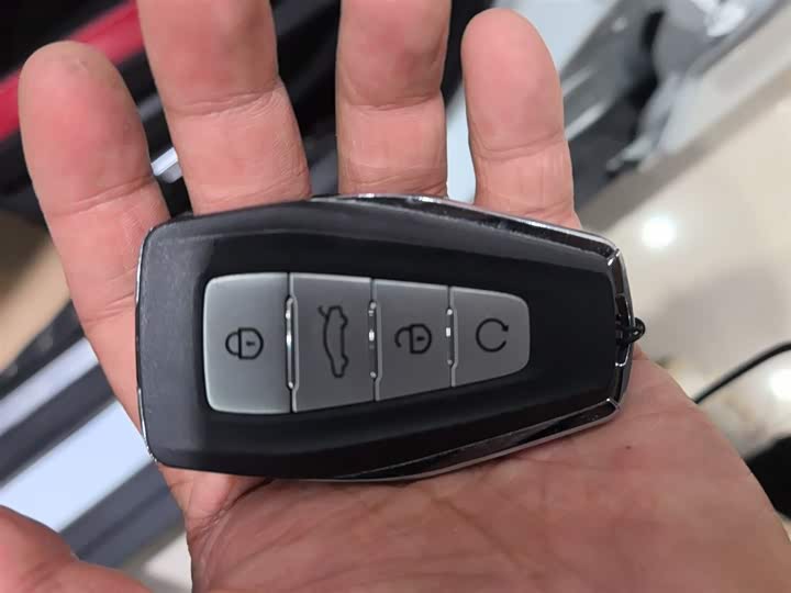 Фото 9 - Geely Emgrand GS