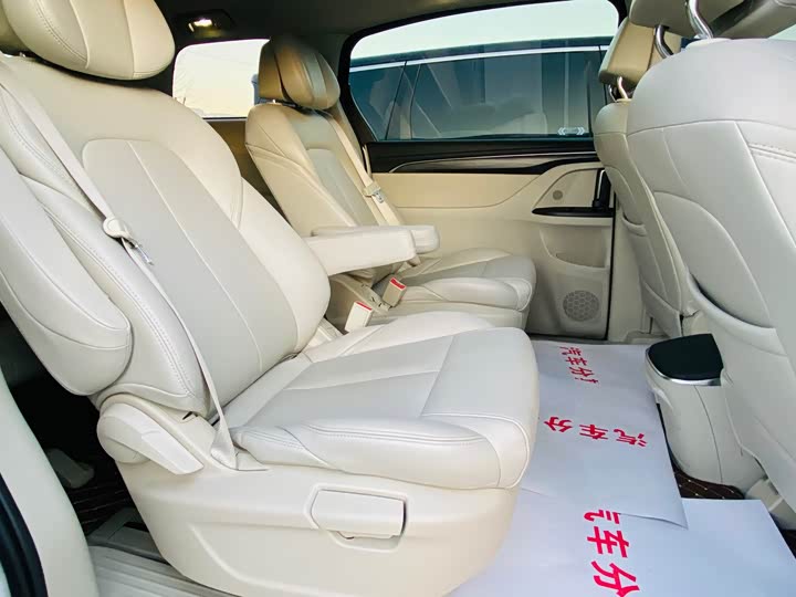 Фото 6 - Buick GL8 ES