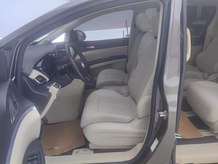 Фото 9 - Buick GL8 ES