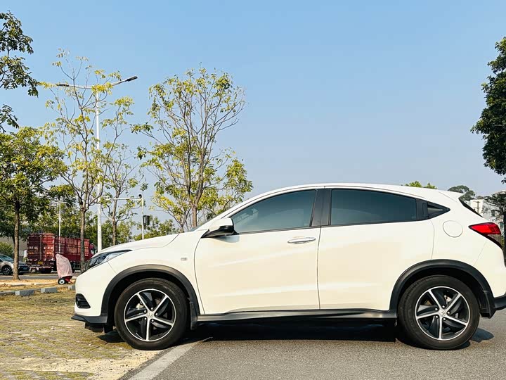Фото 4 - Honda Vezel
