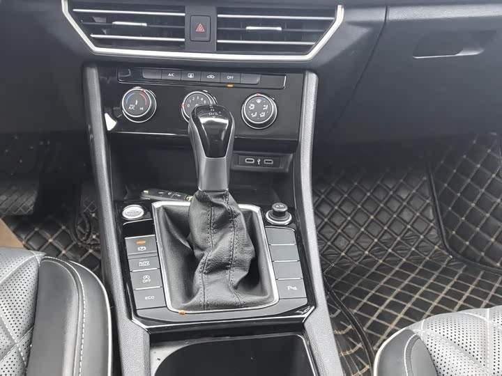 Фото 7 - Volkswagen Sagitar L