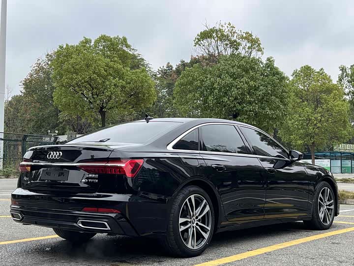 Фото 7 - Audi A6L
