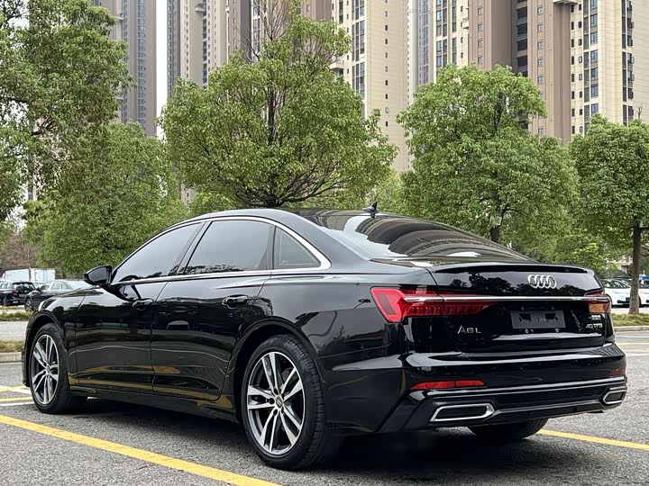 Фото 9 - Audi A6L