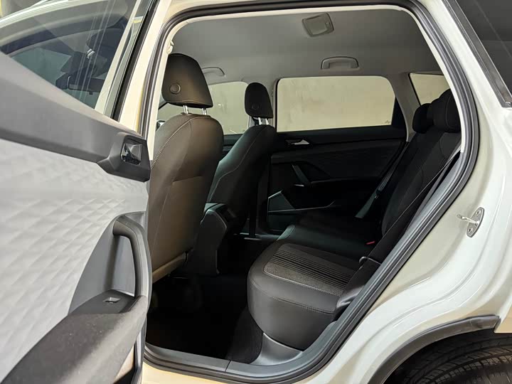 Фото 7 - Volkswagen Tharu