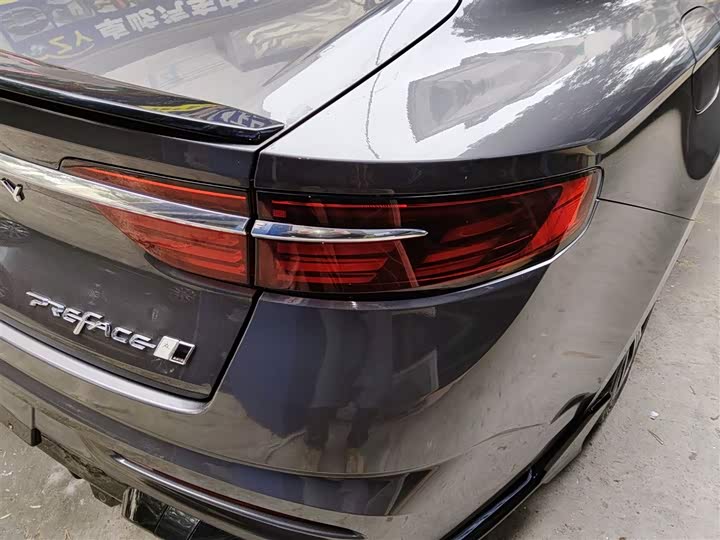 Фото 8 - Geely Preface