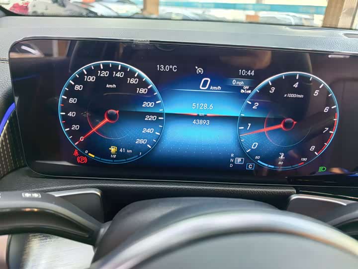 Фото 8 - Mercedes-Benz GLB-Class