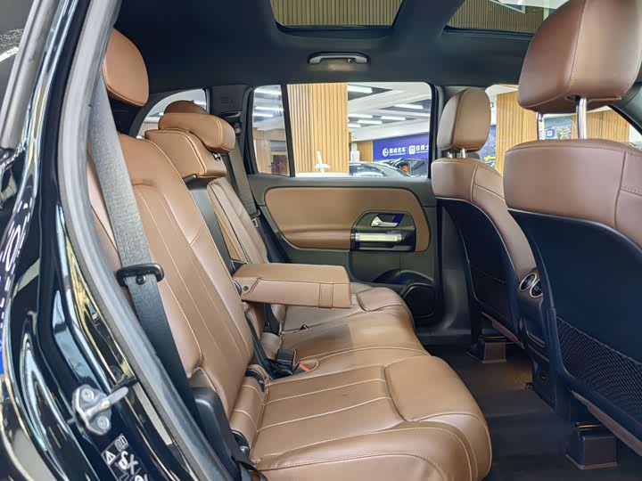 Фото 9 - Mercedes-Benz GLB-Class