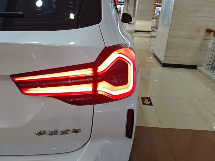 Фото 8 - BMW iX3