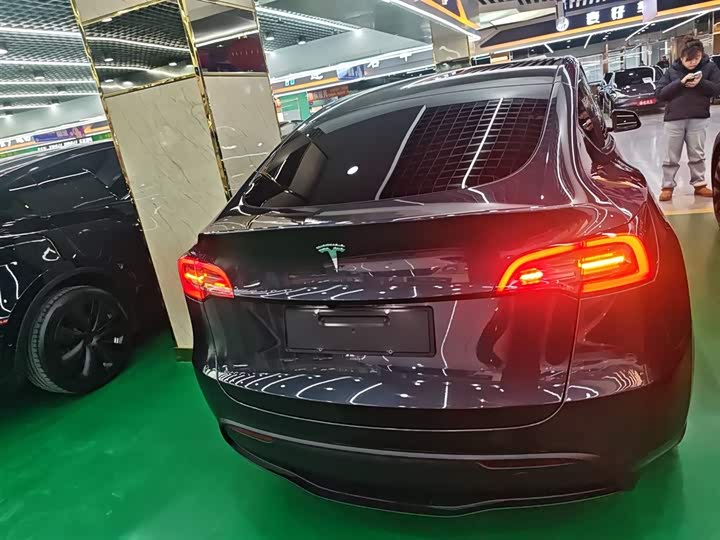 Фото 6 - Tesla Model Y