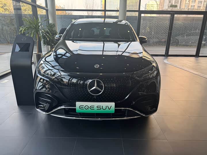 Фото 2 - Mercedes-Benz EQE SUV