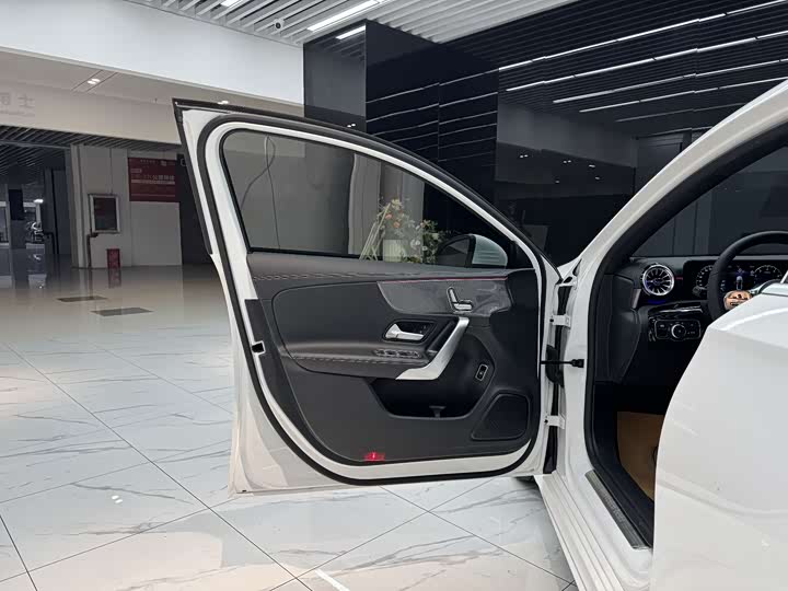 Фото 8 - Mercedes-Benz A-Class