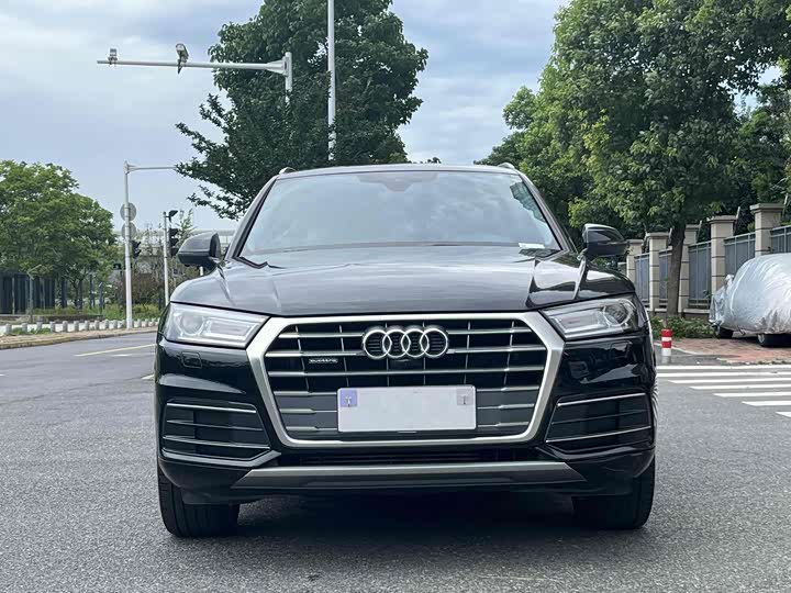 Фото 2 - Audi Q5L