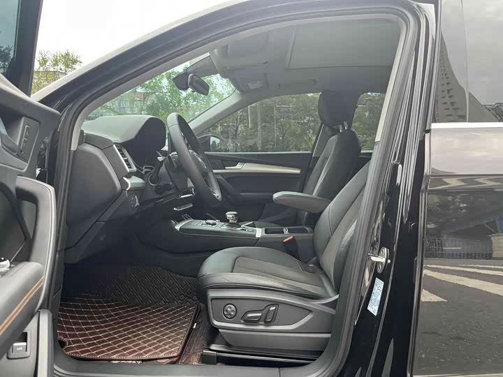 Фото 4 - Audi Q5L