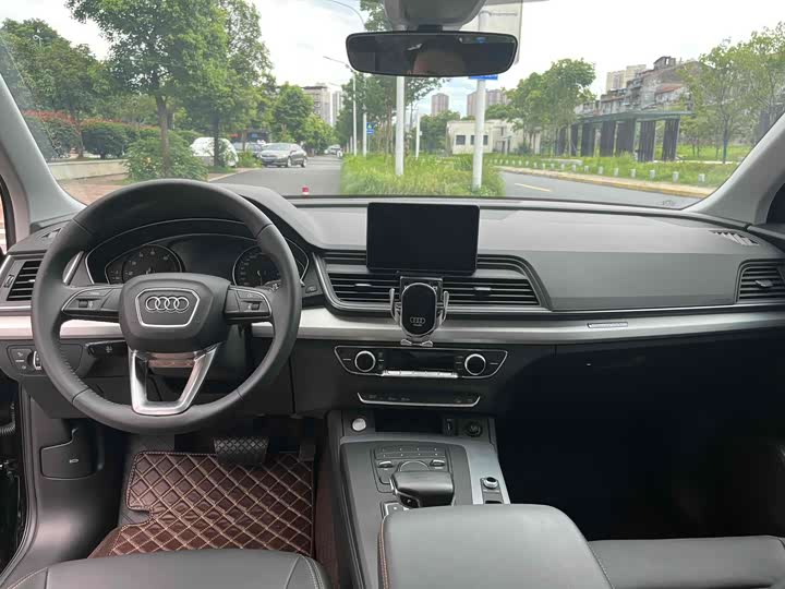 Фото 5 - Audi Q5L