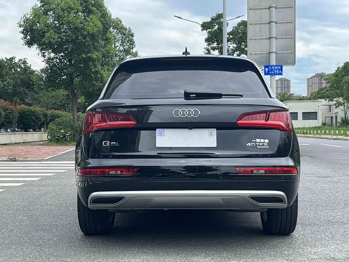 Фото 9 - Audi Q5L