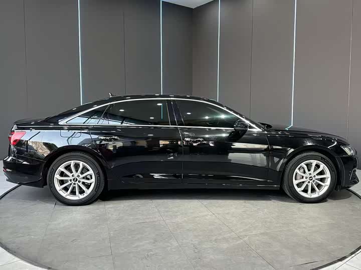 Фото 5 - Audi A6L