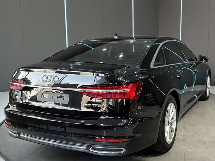 Фото 7 - Audi A6L