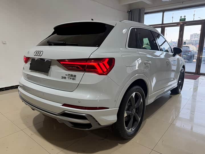 Фото 6 - Audi Q3