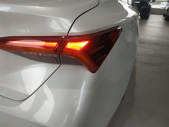 Фото 8 - Toyota Avalon