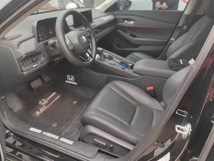 Фото 9 - Honda Accord