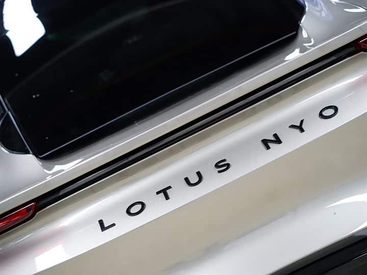 Фото 9 - Lotus Emira