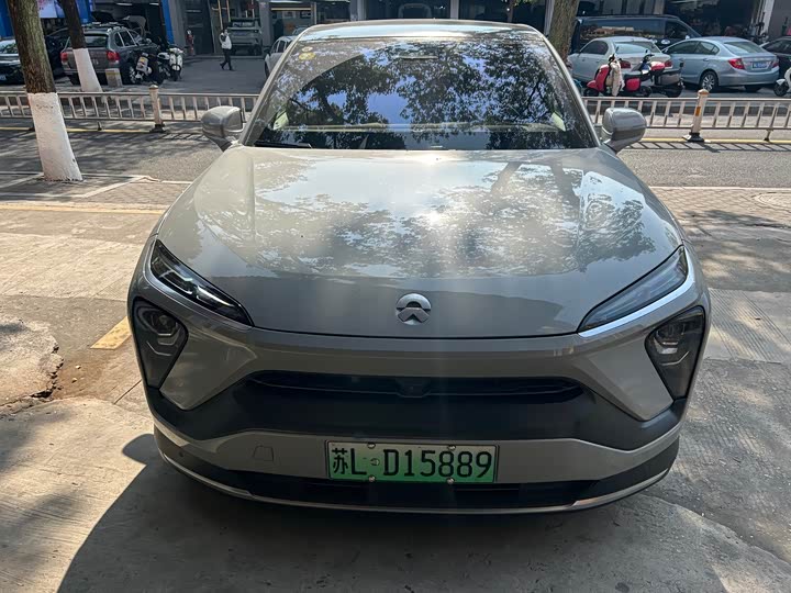 Фото 3 - Nio EC6