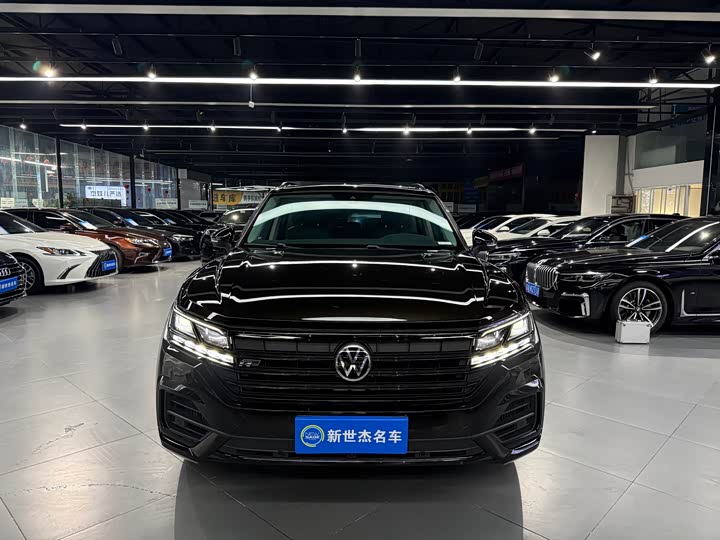 Фото 2 - Volkswagen Touareg