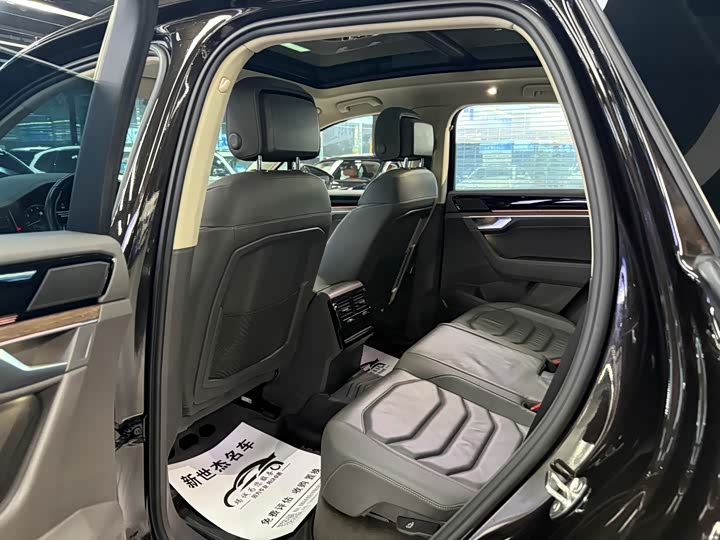 Фото 5 - Volkswagen Touareg