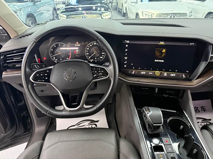 Фото 7 - Volkswagen Touareg