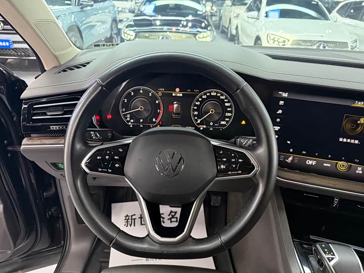 Фото 8 - Volkswagen Touareg