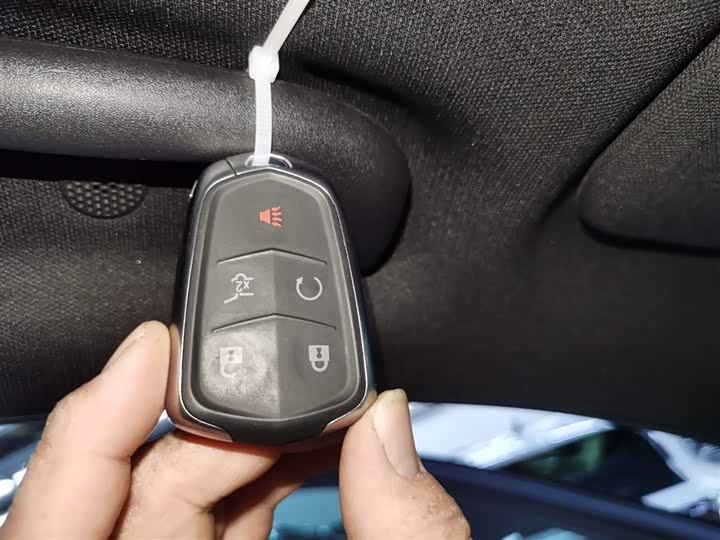 Фото 9 - Cadillac XT6