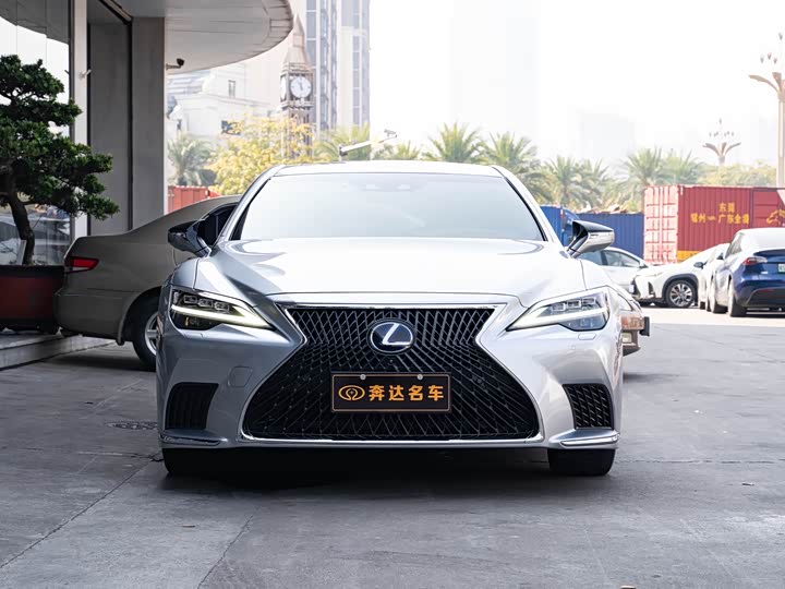 Фото 2 - Lexus LS