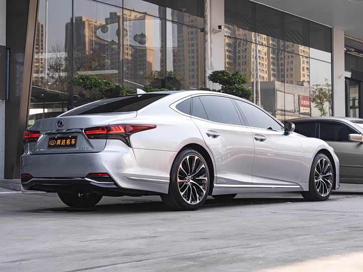 Фото 3 - Lexus LS