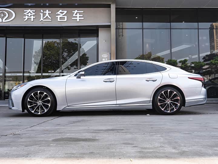 Фото 4 - Lexus LS