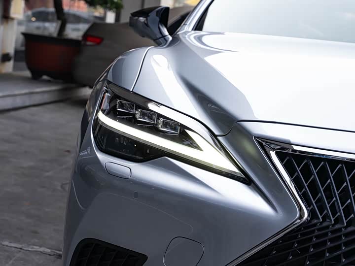 Фото 6 - Lexus LS